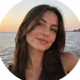 IMAGEN: cara de compradora italiana 1 de 3 — prueba social del hero, se recorta en círculo