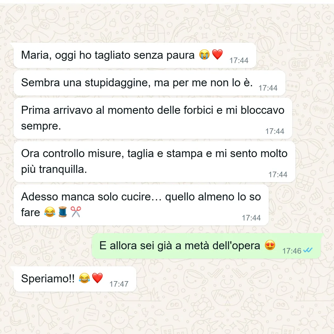 TESTIMONIO: captura real de WhatsApp 2 de 8 · en italiano. Objeción que mata: «ci sarà la mia taglia?» — una compradora fuera del rango de talle habitual